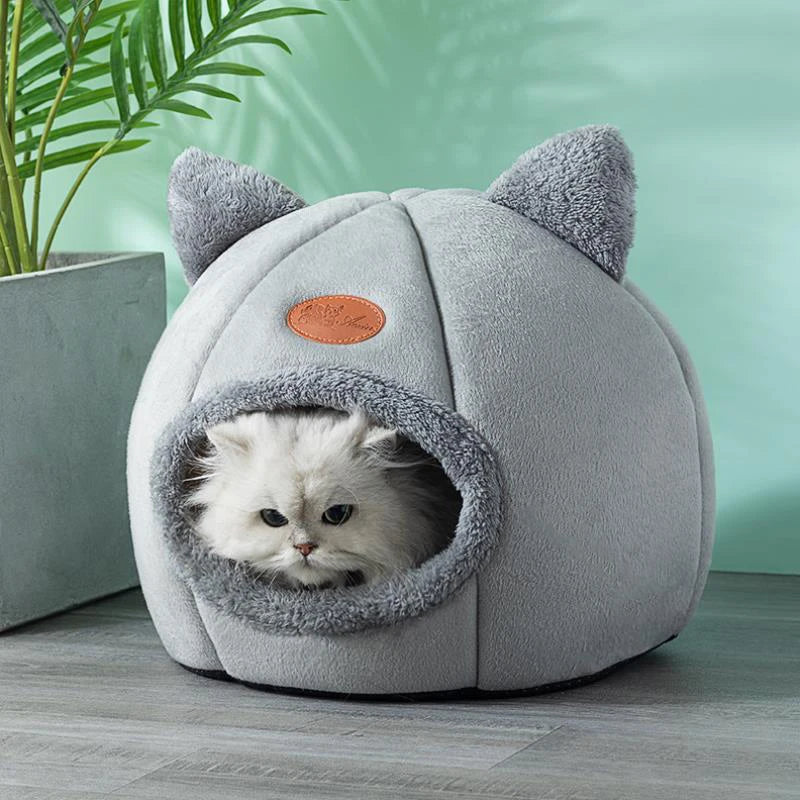Cozy Winter Cat Bed – Warm Cave for Cats